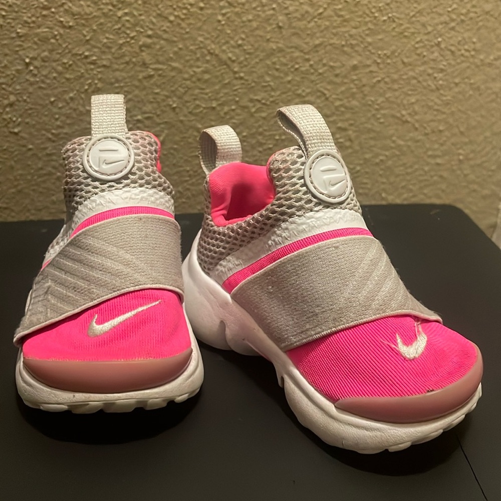 Nike Toddler tennis slip on shoes US6c